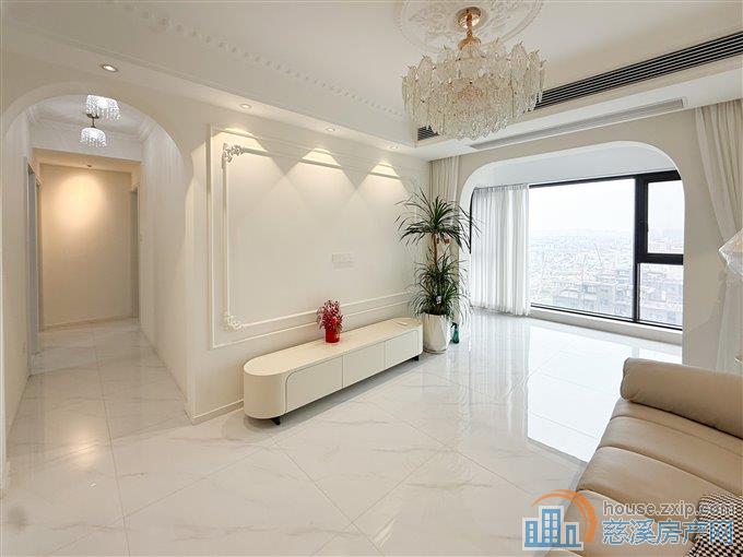 天铂佳苑93平 99.8万 精装修带车位