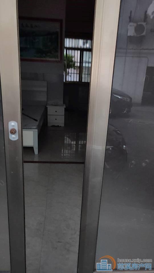 孙塘新村,直地一楼