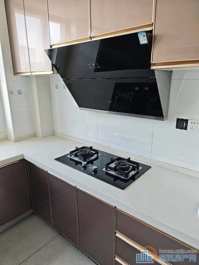 鸣北小区 三室 2800元