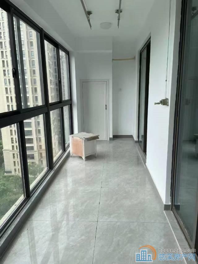 吾悦 悦华府 4室2厅2卫 3100元