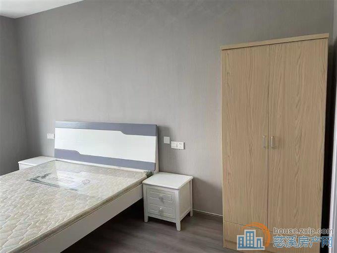吾悦 悦华府 4室2厅2卫 3100元