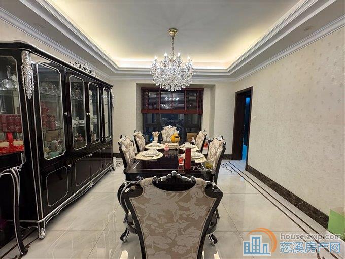 金地鸿悦豪装拎包入住 家电齐全