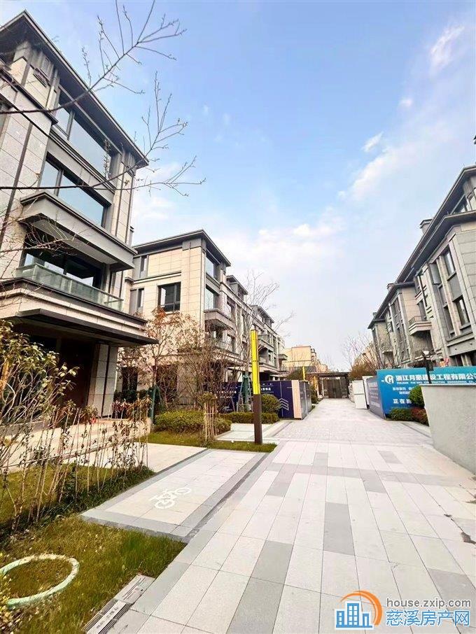 美的君耀府东边套别墅带3个车位