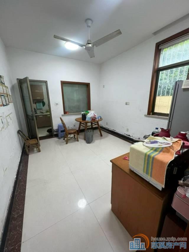 出售湾底社区3通2间国有出让218万