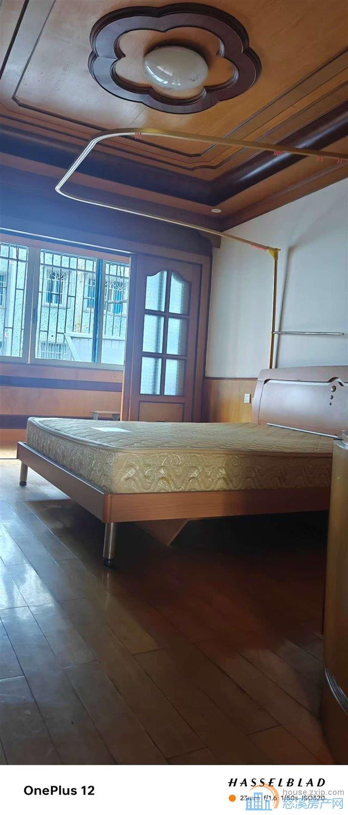 童家新村2楼2室一厅一卫1700月。