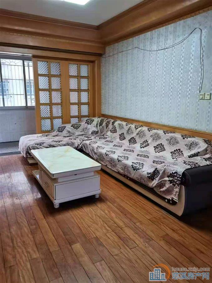 白云公寓3楼三室+架空层清爽装修直接房源