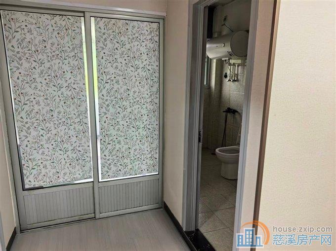 实验中学旁2室1厅1卫1200一个月