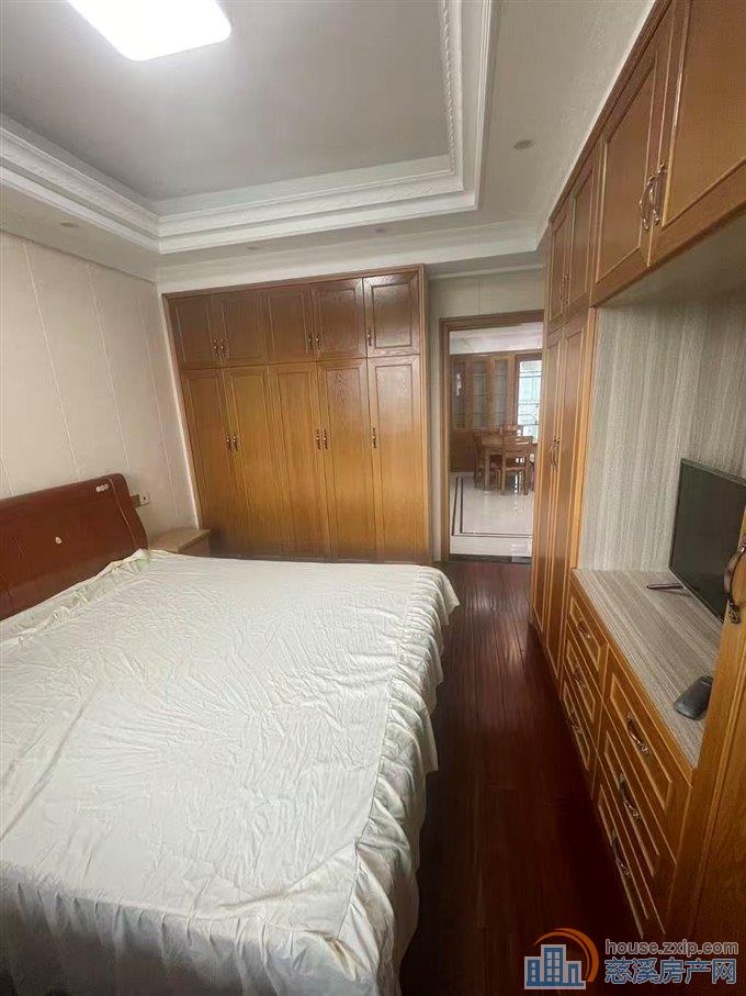 鸣北小区南区105平精装2室2650元