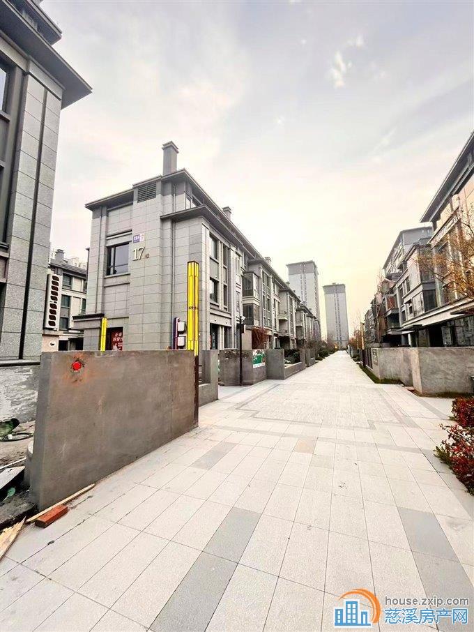 美的君耀府东边套别墅带3个车位