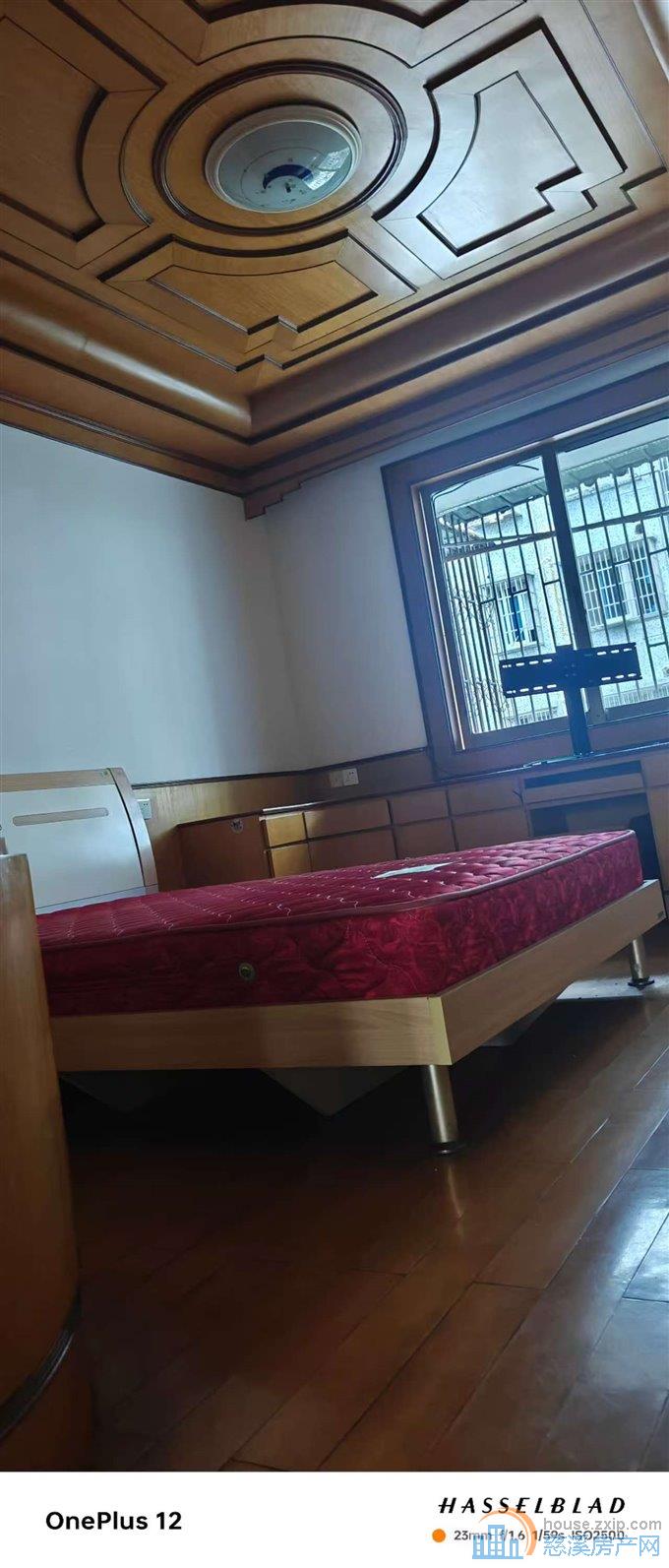 童家新村2楼2室一厅一卫1700月。