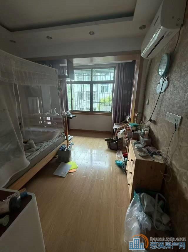 城东新村2楼65平储物间位置好可读书精装