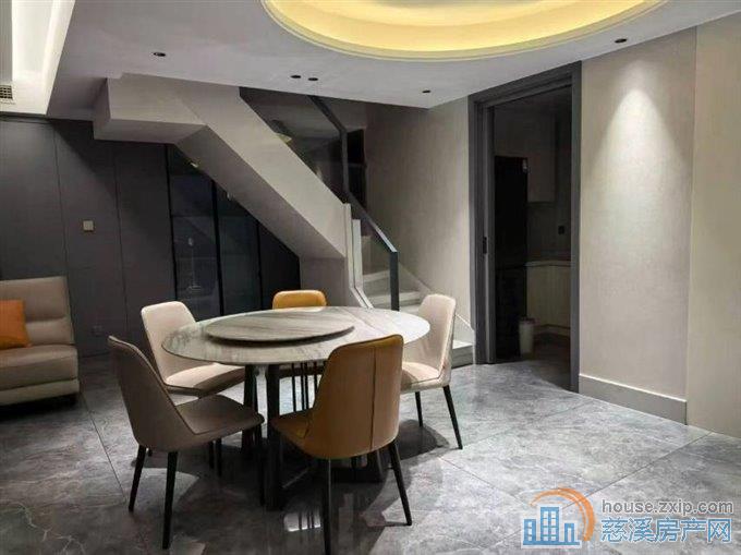 捡漏,珑玥府上叠精装带大露台带车位
