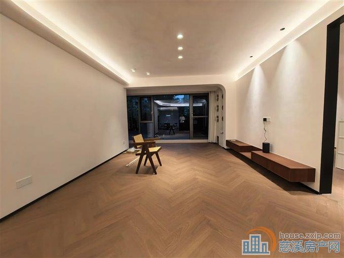 上东辰府精装未入住洋房335w