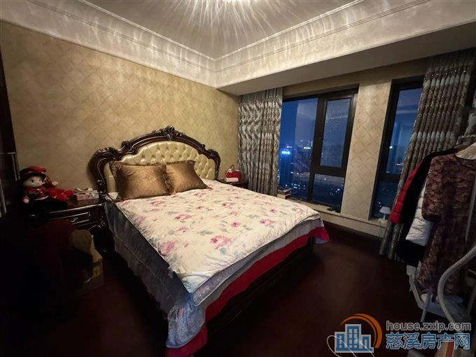 金地鸿悦豪装拎包入住 家电齐全