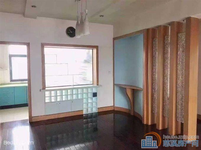 中益大酒店对面直地5楼148平精132万