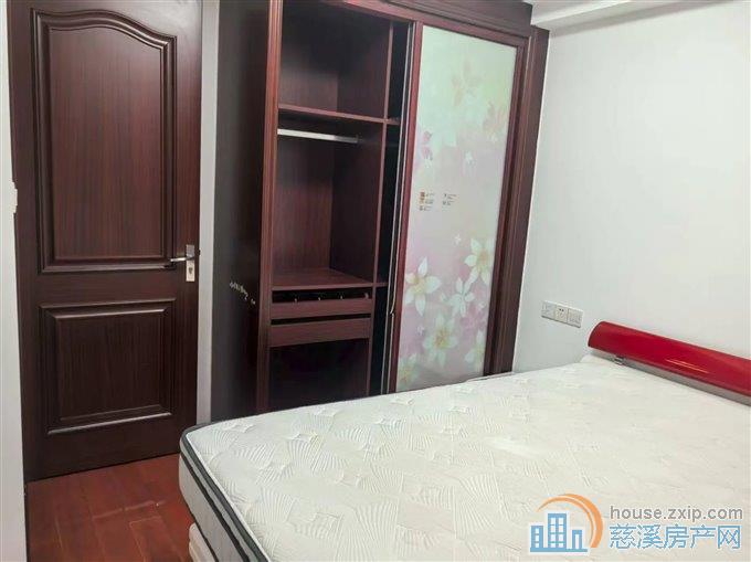 金色港湾小区 带车位的租金,要好点,