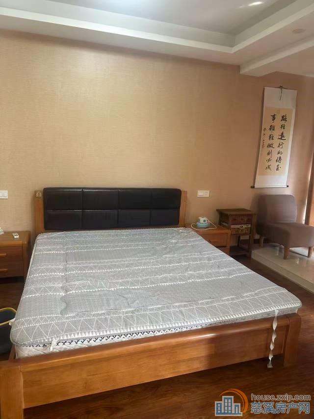 景和家园3楼58平架空层精装满二年