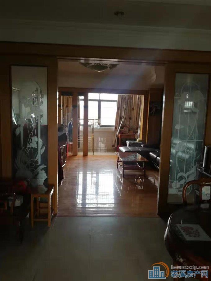 开发大道中益对面三楼150平2800元