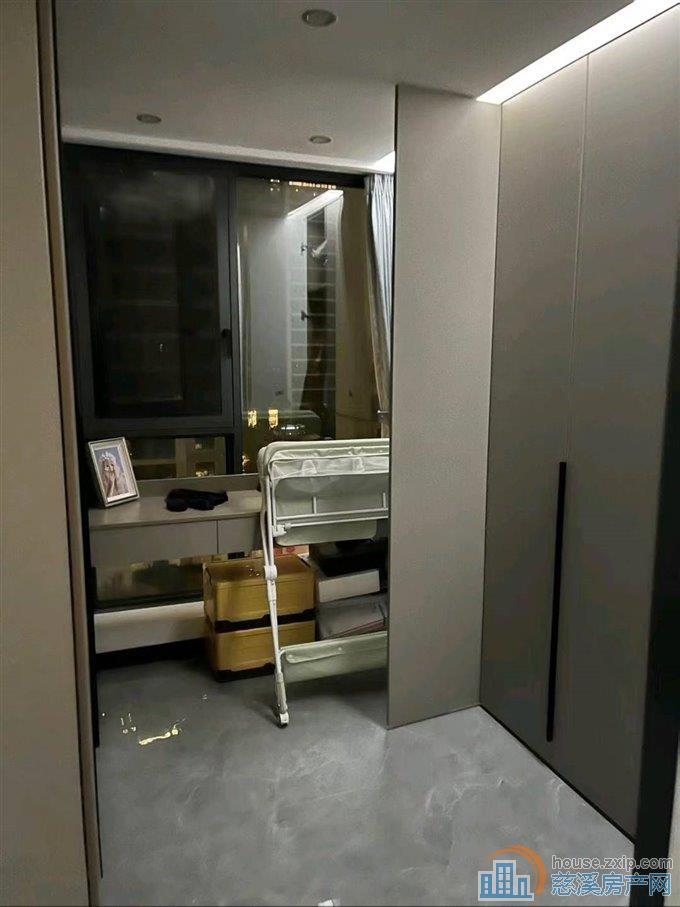 泊蔚里152平方自住精装修朝南4开间直接