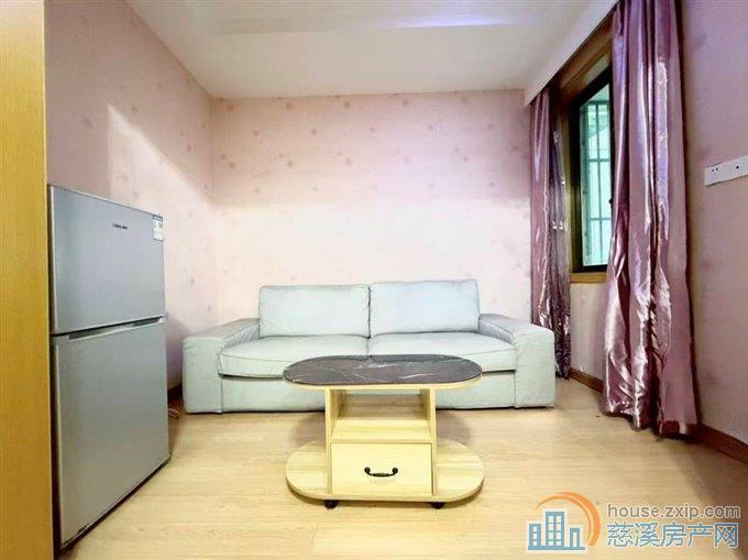 城东新村2楼2室自住精装首次出租