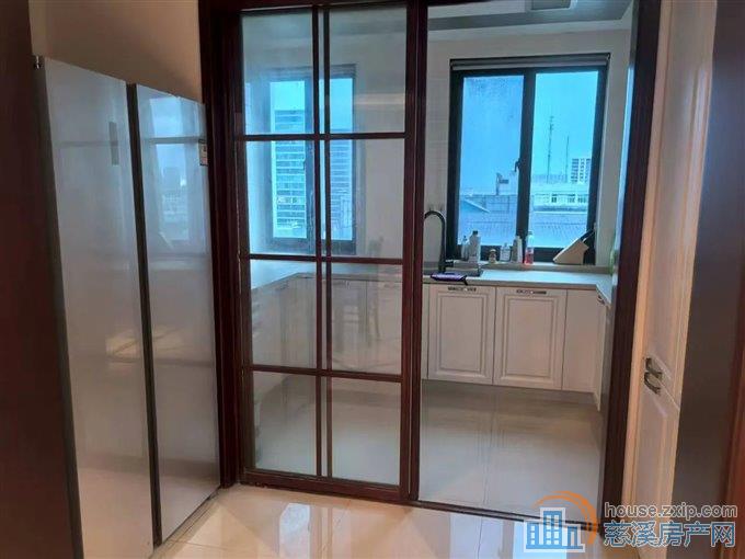 金色港湾小区 带车位的租金,要好点,