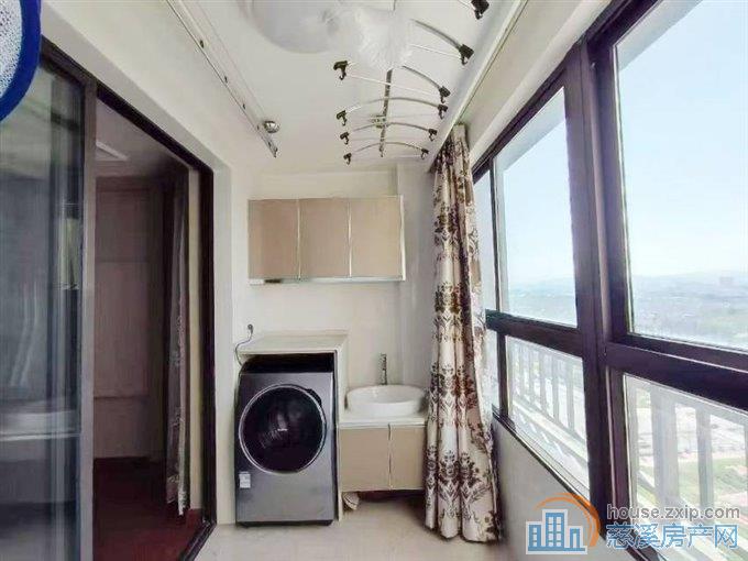 白金湾绿城物业136.3平中上层145万