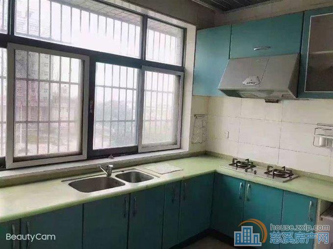 中益大酒店对面直地5楼148平精132万