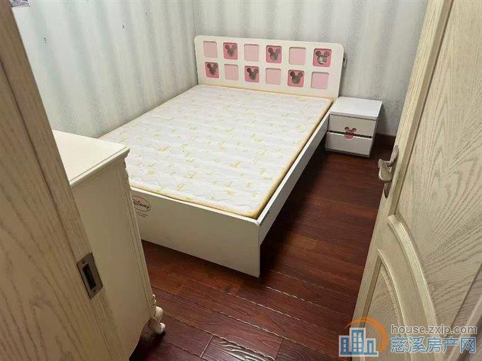 出租橡树湾商务区自住3室3700元