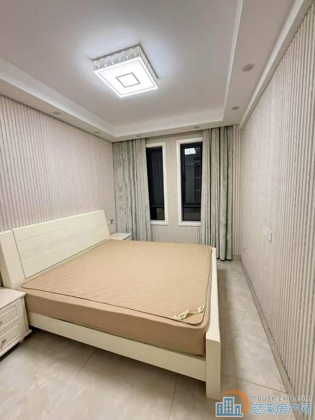 新潮塘南苑90平精装车位122.8万