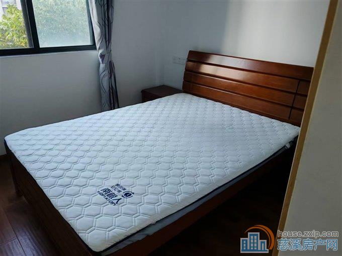 鸣北小区二室精装2400元/月