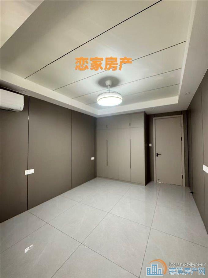 金山新村东区一楼73平全新自住精装81万