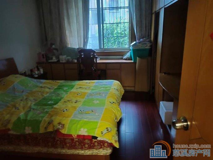 特价出售： 园丁新村  2楼82平方  