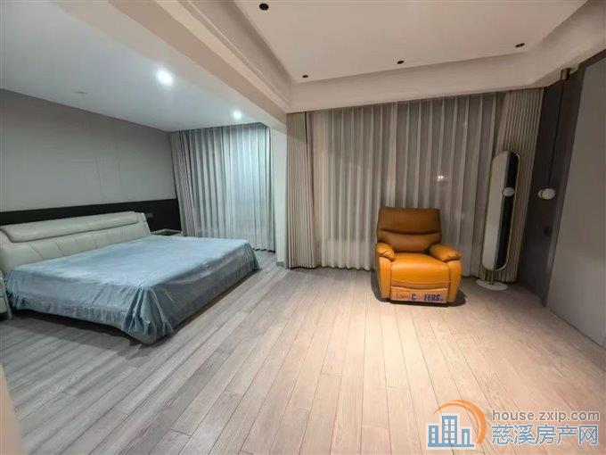 珑玥府精装修上叠带车位305