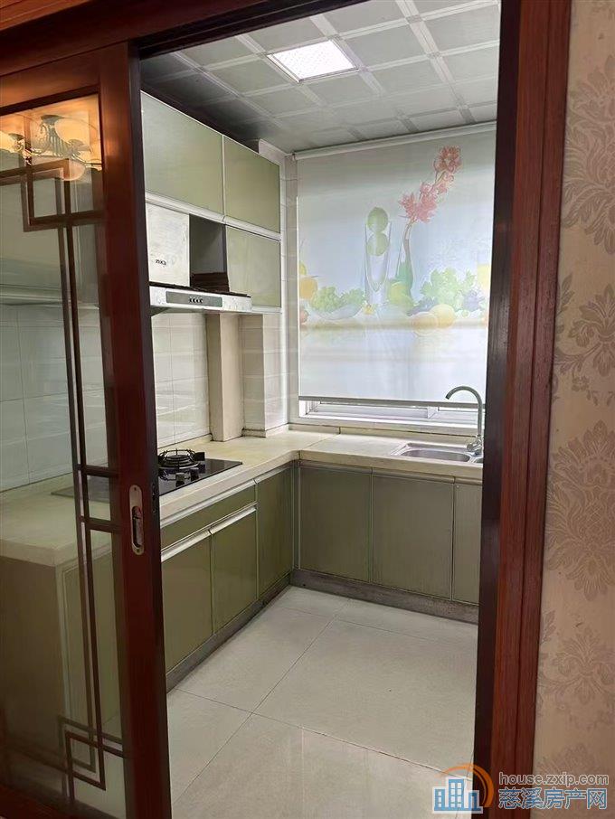 剑南家园一楼两室一厅精装修1800元