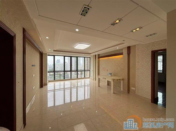 市中心三北名都152平120万送车位