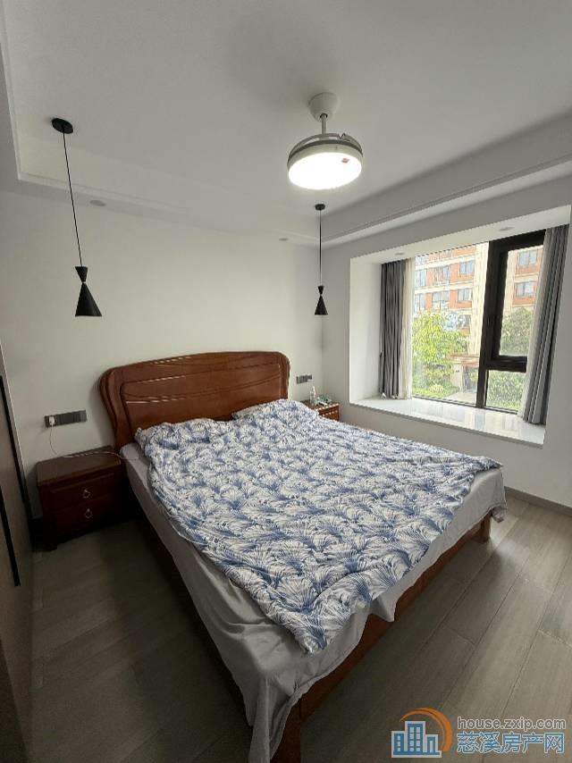 蔚蓝云图95平108万房东自住精装