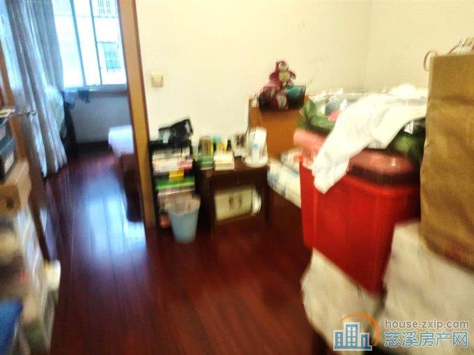 特价出售： 园丁新村  2楼82平方  