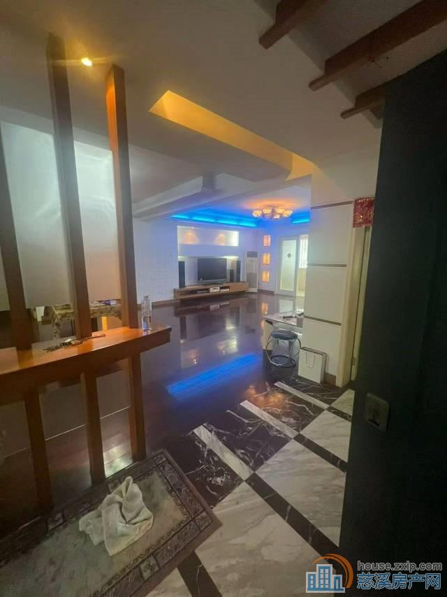 大通花园162平车库一个