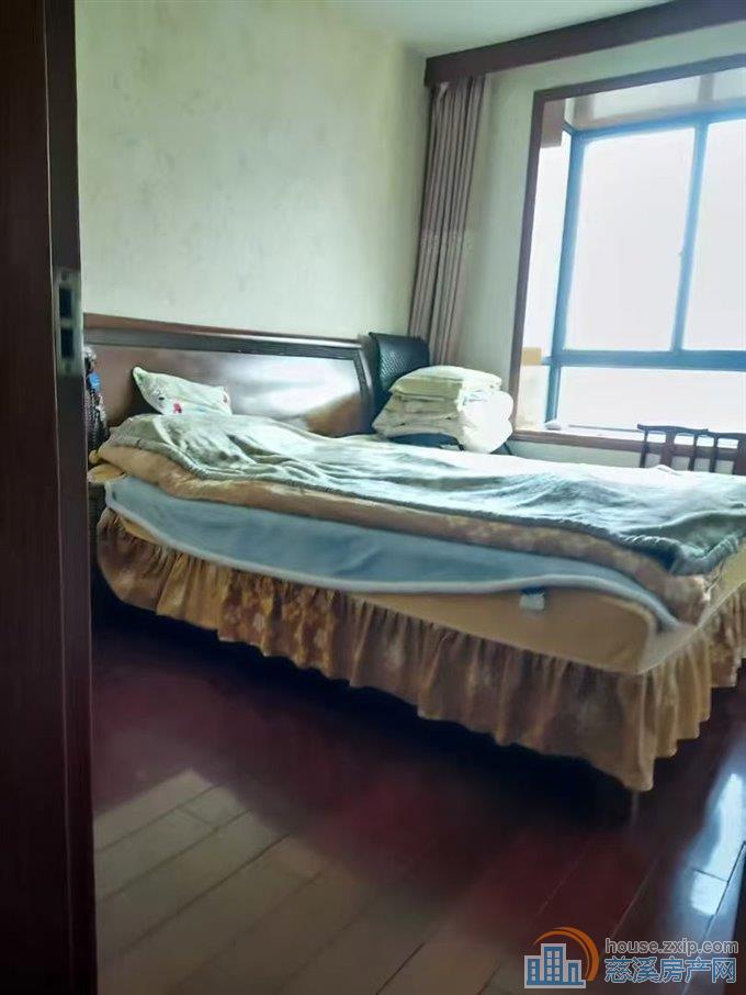 人和家园电梯房101平储藏间精装110万