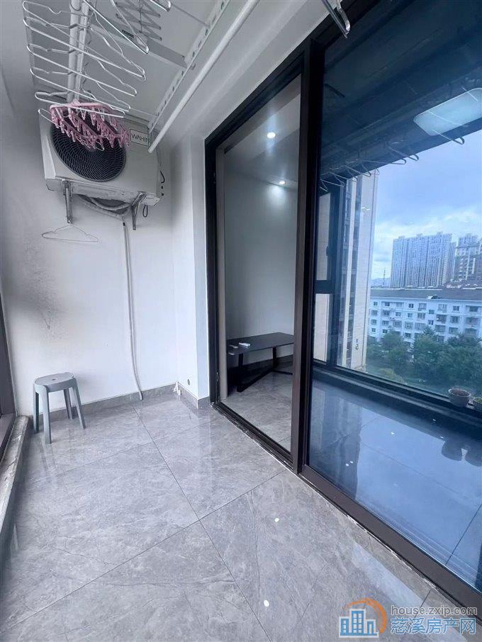 江滨之城