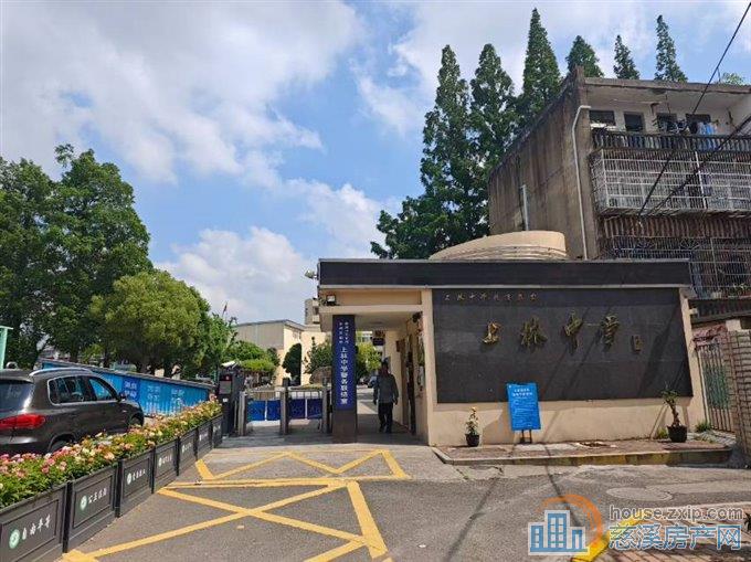 城东新村三楼74平架空层上林109万