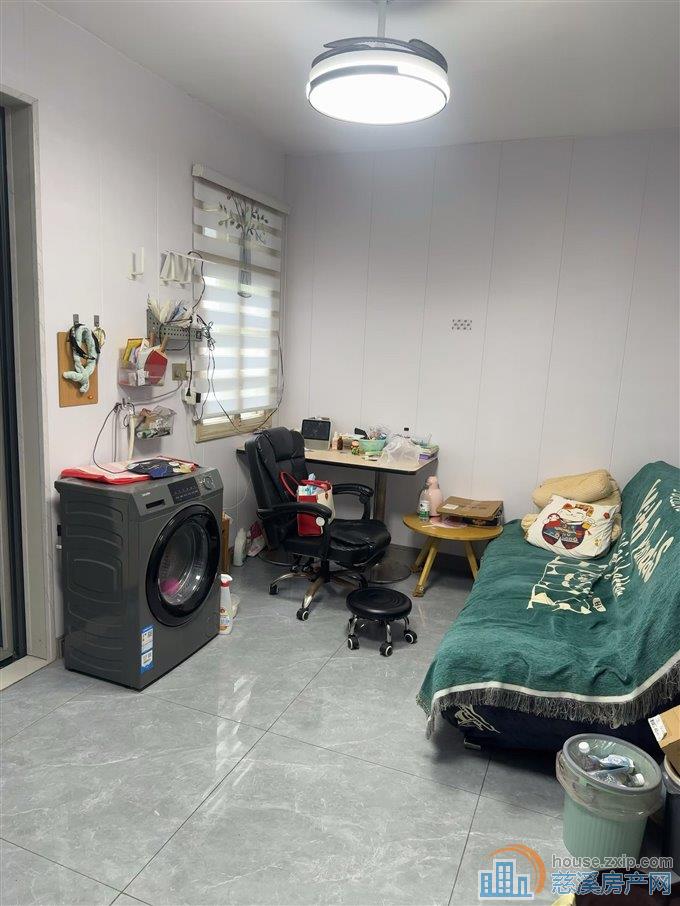 城东新村2楼 57平 带架空层99万
